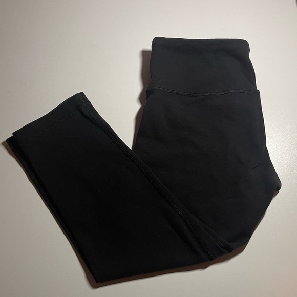 Lululemon- Wunder Under Crops (20”) - Picture 5 of 9